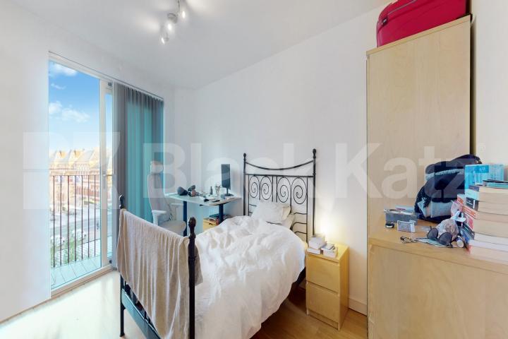 Flooded with natural light with 24 Hour Concierge & balcony South Central Steedman Street, Elephant and Castle